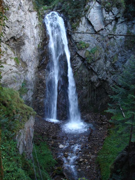 Gite Auberge Les Cascades La Mongie Eksteriør billede